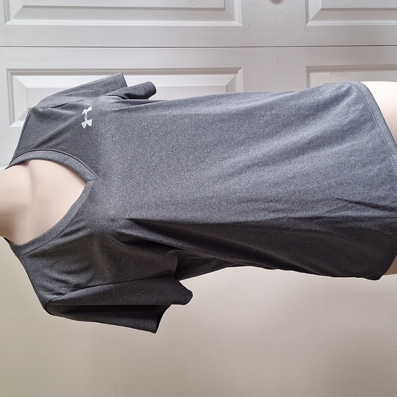 3/$20 Under Armour Women's Charcoal V-Neck Tee Size L - Picture 1 of 5